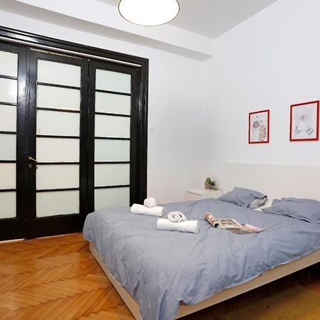 Lovely Apartment With 2 Bedrooms Bukarest Exterior foto