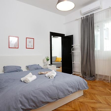 Lovely Apartment With 2 Bedrooms Bukarest Exterior foto