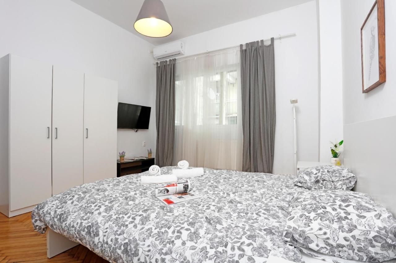 Lovely Apartment With 2 Bedrooms Bukarest Exterior foto